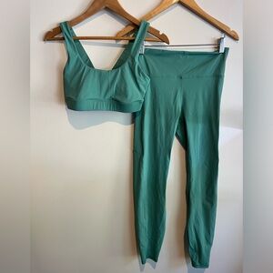 Vuori bra and leggings set both size Small